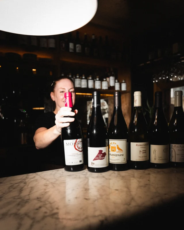 Hem tornat! De dijous a dilluns, de 13 h a 23 h, us esperem per gaudir de les nostres tapes, platillos i, sobretot, de bon vii! 🍷✨

¡Hemos vuelto! De jueves a lunes, de 13 h a 23 h, os esperamos para disfrutar de nuestras tapas, platillos y, sobre todo, del buen viino. 🍷✨

We’re back! From Thursday to Monday, from 1 pm to 11 pm, we’re waiting for you to enjoy our tapas, small plates, and, most importantly, some good wine! 🍷✨